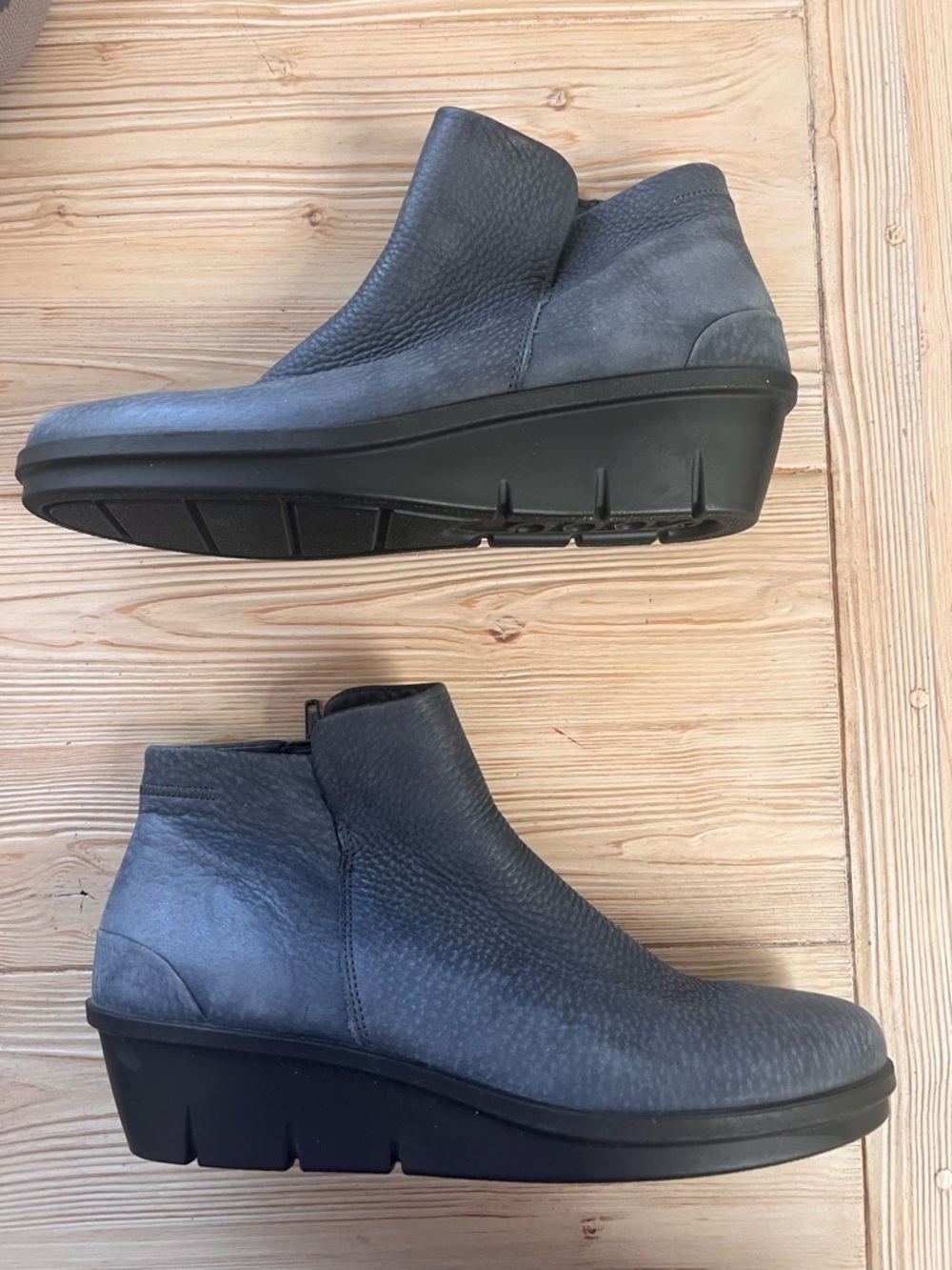 ECCO Blue Leather Ankle Booties Size 8 Comfort Walking Shoes Minimalist